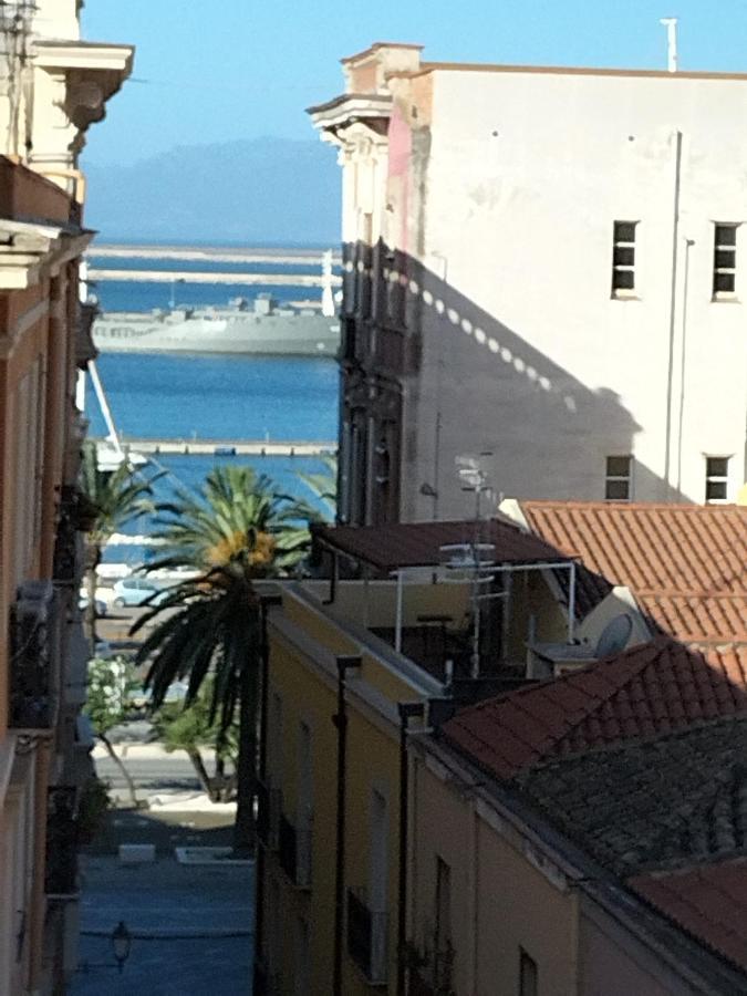 Rosa'S Apartment With Terrace Cagliari Exterior photo